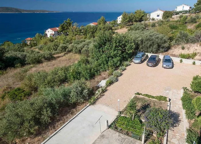 Apartments And Rooms By The Sea Zavala, Hvar - 8784 3* Завала