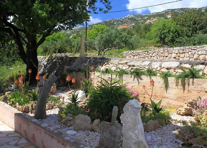 Гостевой дом Apartments And Rooms By The Sea Zavala, Hvar - 8784 Завала