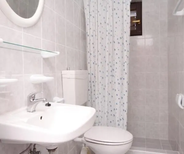Apartments And Rooms By The Sea Zavala, Hvar - 8784 Гостевой дом