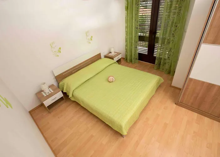 Apartments And Rooms By The Sea Zavala, Hvar - 8784 Гостевой дом