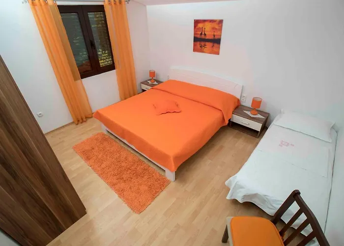 Apartments And Rooms By The Sea Zavala, Hvar - 8784 Гостевой дом Завала