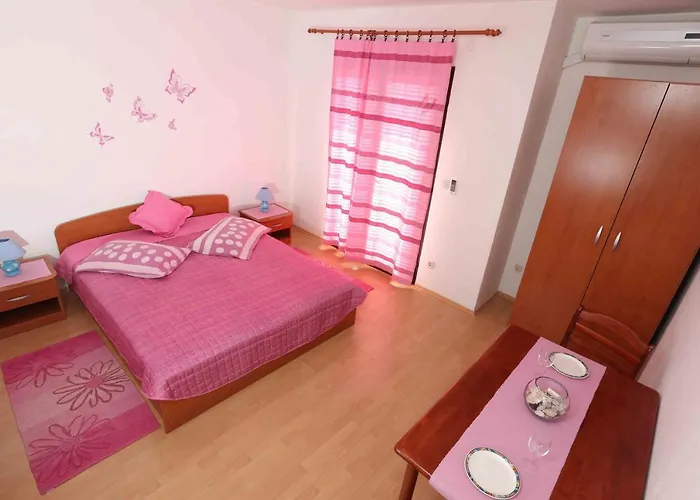 Apartments And Rooms By The Sea Zavala, Hvar - 8784 Гостевой дом