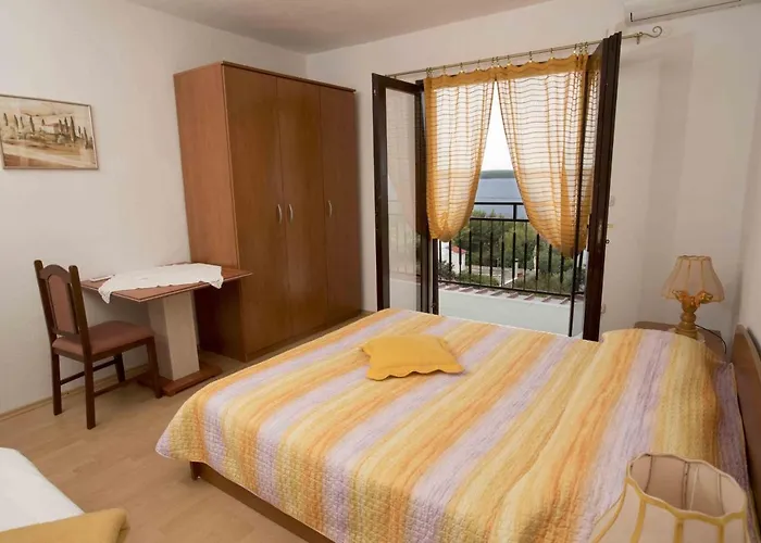 Гостевой дом Apartments And Rooms By The Sea Zavala, Hvar - 8784 3*