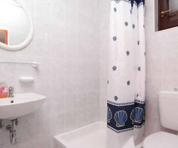 Apartments And Rooms By The Sea Zavala, Hvar - 8784 Гостевой дом