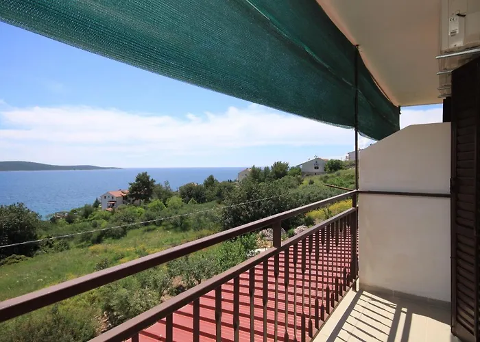Apartments And Rooms By The Sea Zavala, Hvar - 8784 Гостевой дом