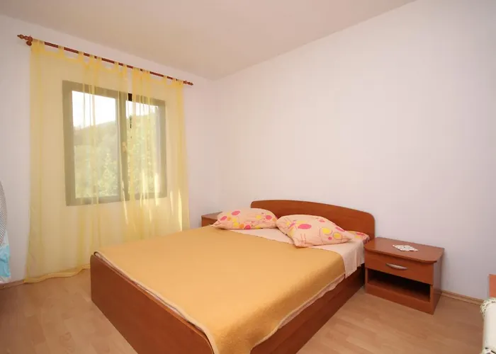 Apartments And Rooms By The Sea Zavala, Hvar - 8784 Гостевой дом